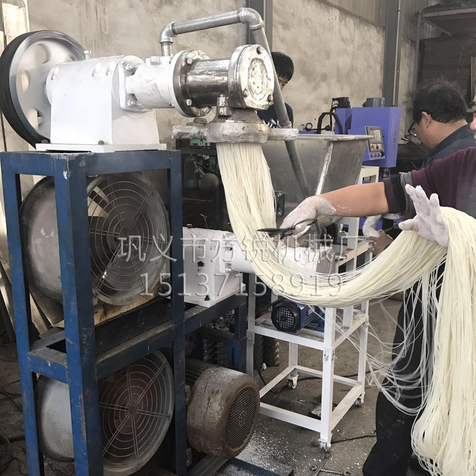 全自動米線機試機現(xiàn)場